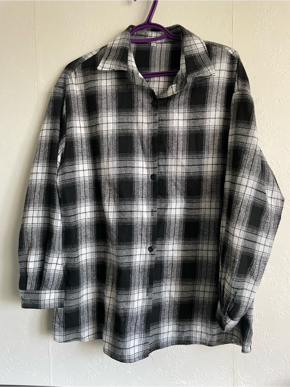 🎁3/$30 Black & White Plaid Button-Up Shackleton